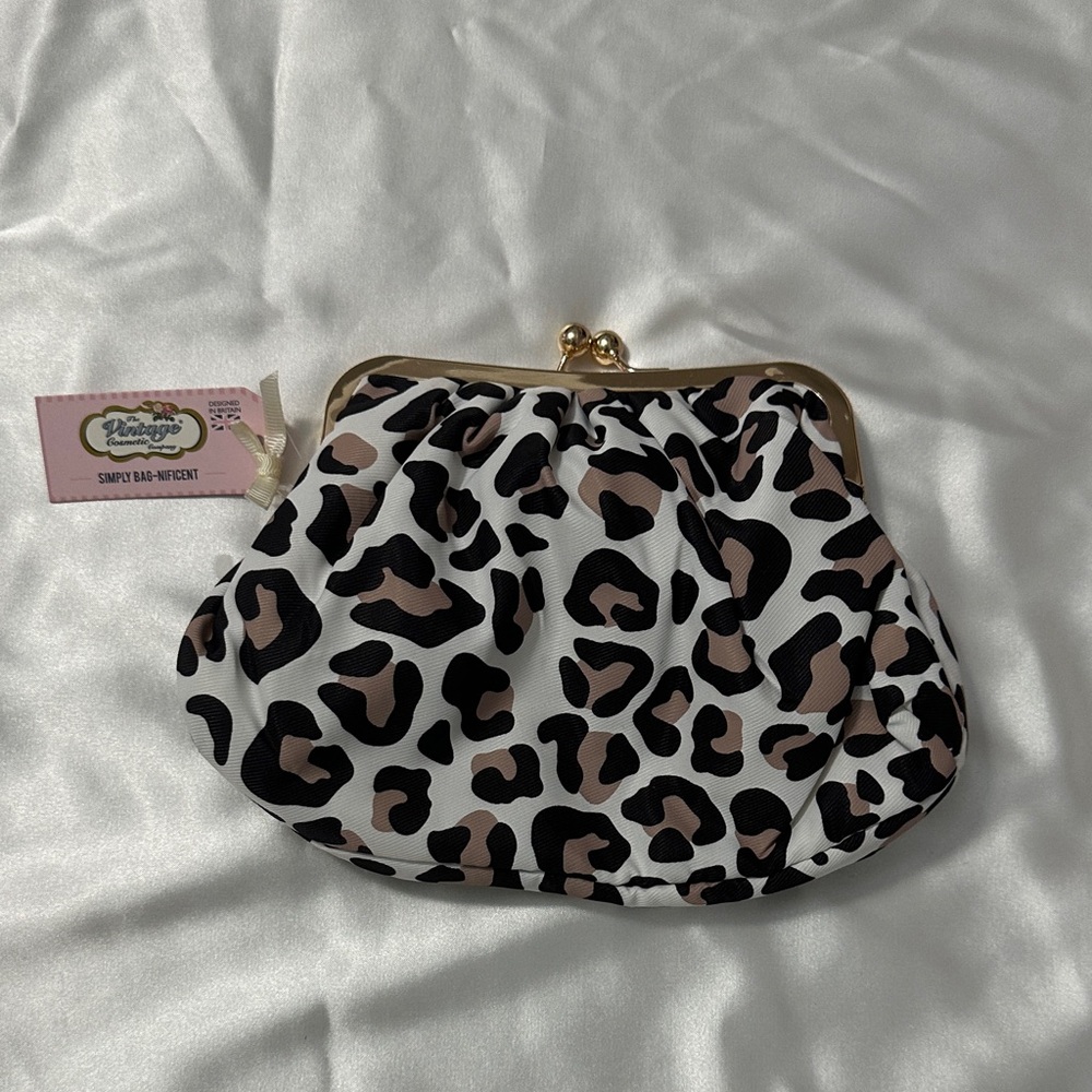 The Vintage Cosmetic company - Leopard Print Frame Cosmetic clutch